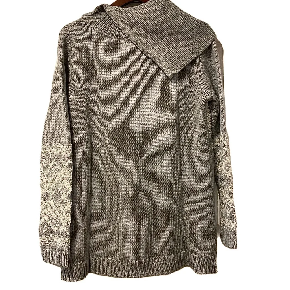 (Size S, L, XL) Gray/Cream Knit Sweater